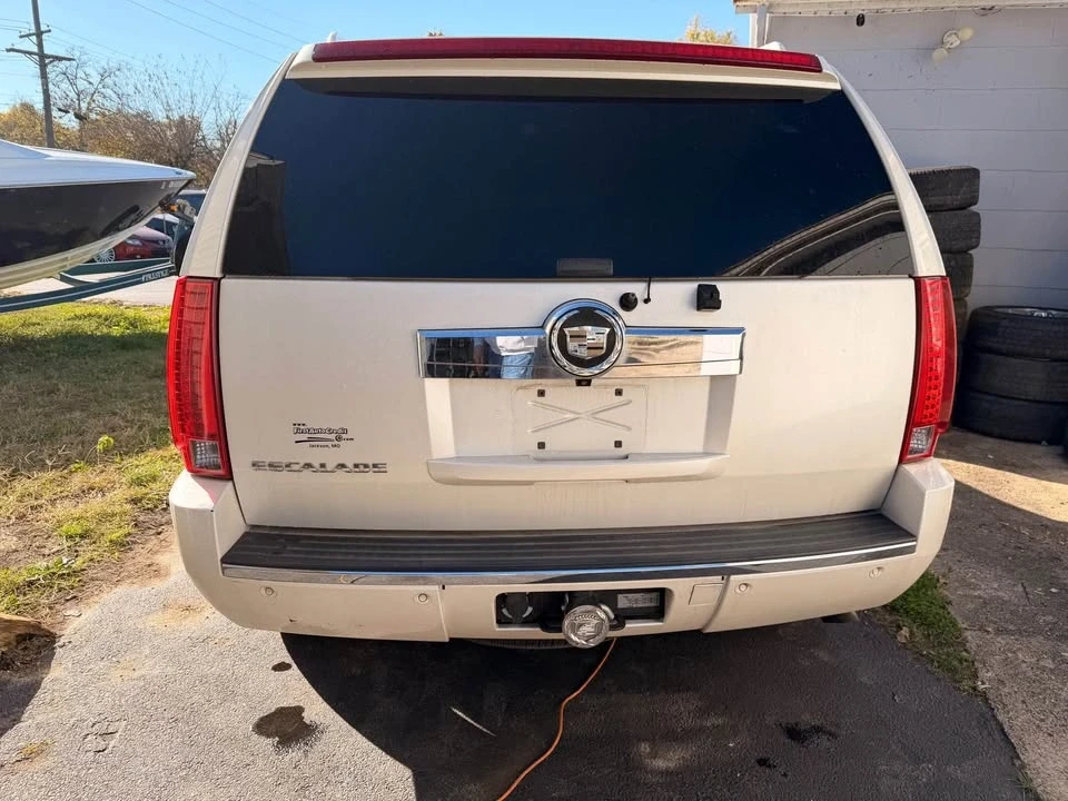 2007 Cadillac Escalade & EXT 3rd Gen - Image 2 of 16