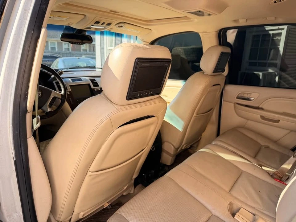 2007 Cadillac Escalade & EXT 3rd Gen - Image 9 of 16