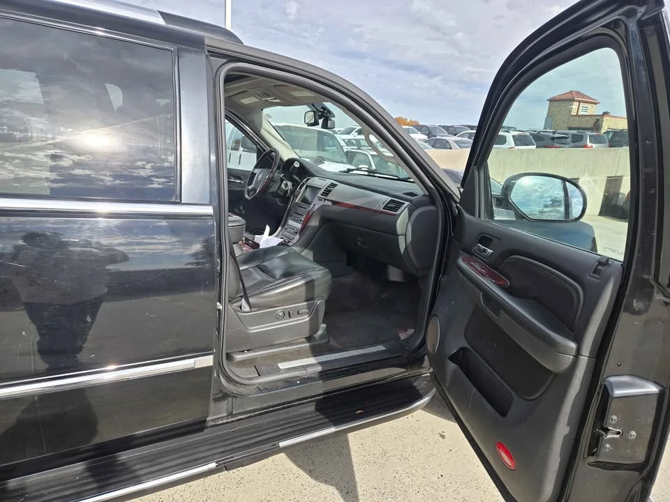 2007 Cadillac Escalade & EXT 3rd Gen - Image 9 of 19