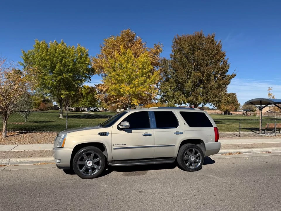 2007 Cadillac Escalade & EXT 3rd Gen - Image 2 of 9