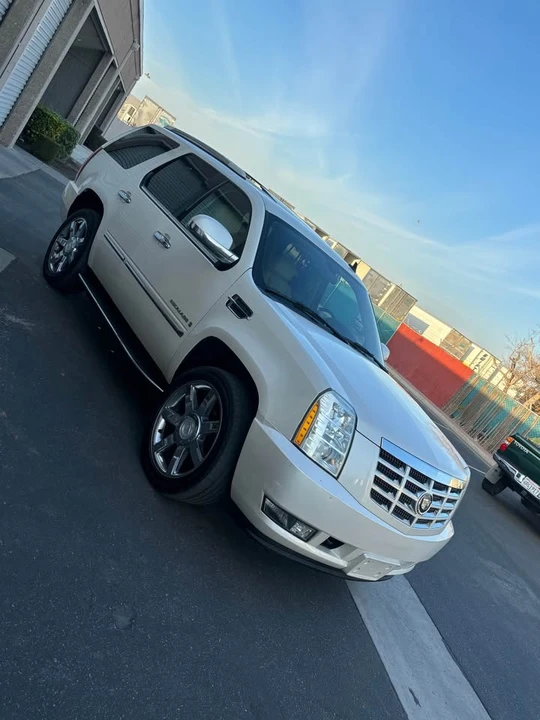 2007 Cadillac Escalade & EXT 3rd Gen - Image 2 of 16