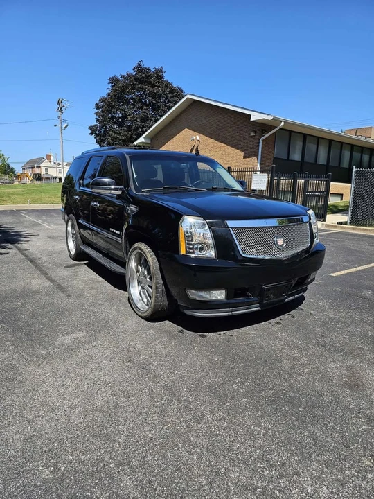 2007 Cadillac Escalade & EXT 3rd Gen - Image 2 of 13