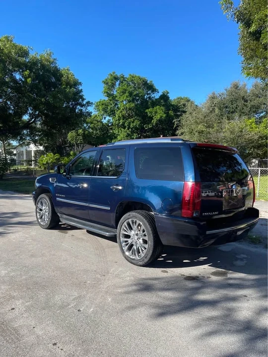 2007 Cadillac Escalade & EXT 3rd Gen - Image 2 of 11