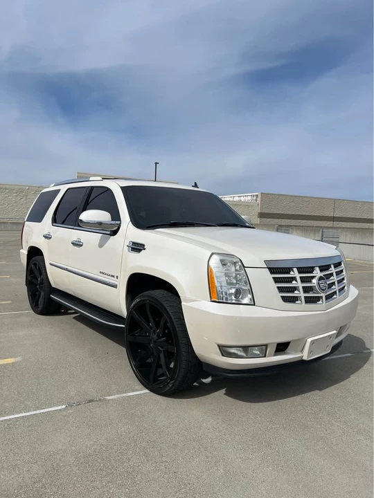 2007 Cadillac Escalade & EXT 3rd Gen - Image 2 of 15