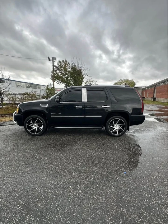 2007 Cadillac Escalade & EXT 3rd Gen - Image 2 of 20