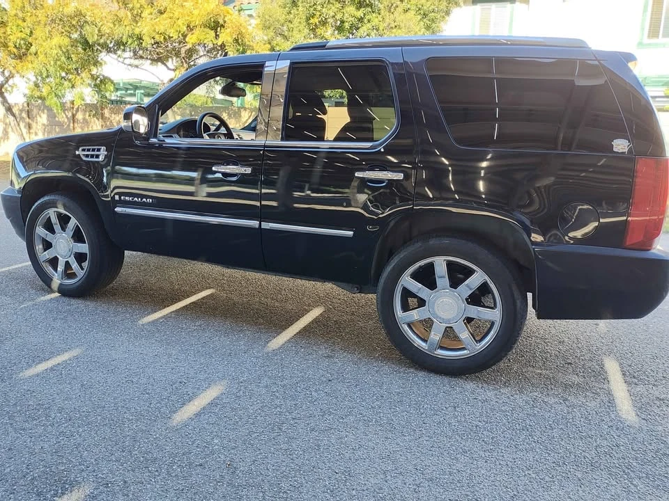 2007 Cadillac Escalade & EXT 3rd Gen - Image 9 of 17