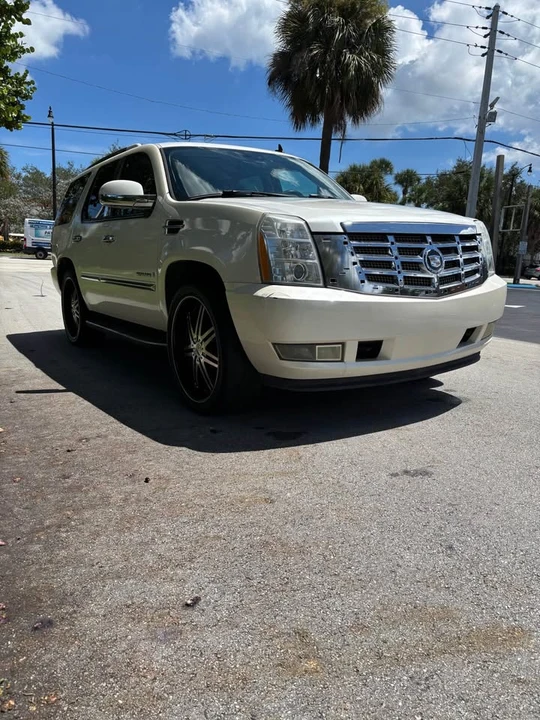 2007 Cadillac Escalade & EXT 3rd Gen - Image 3 of 13