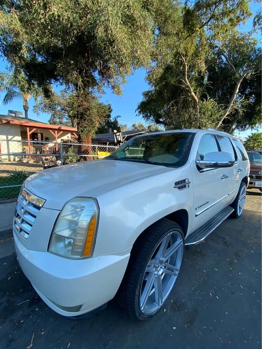 2007 Cadillac Escalade & EXT 3rd Gen - Image 2 of 6