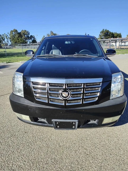 2007 Cadillac Escalade & EXT 3rd Gen - Image 2 of 17