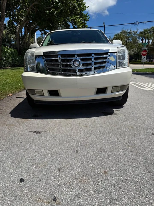 2007 Cadillac Escalade & EXT 3rd Gen - Image 2 of 13