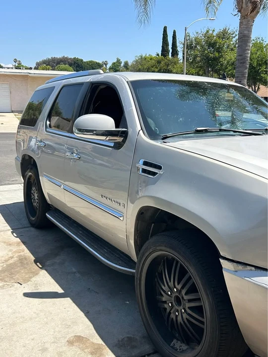 2007 Cadillac Escalade & EXT 3rd Gen - Image 2 of 11