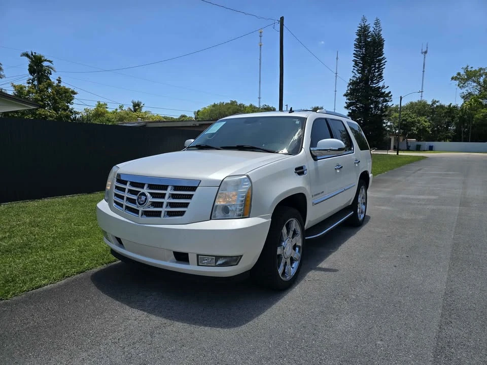 2007 Cadillac Escalade & EXT 3rd Gen - Image 2 of 19