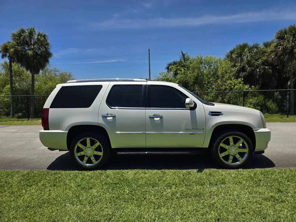 2007 Cadillac Escalade & EXT 3rd Gen - Image 4 of 19
