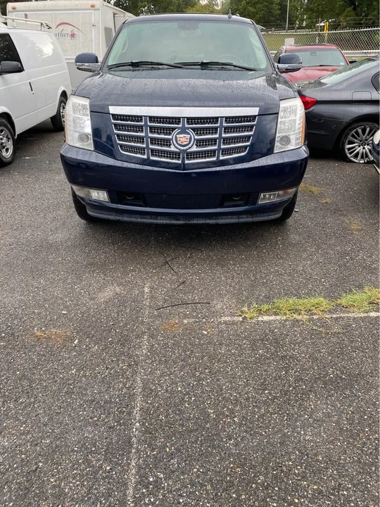 2007 Cadillac Escalade & EXT 3rd Gen - Image 2 of 13