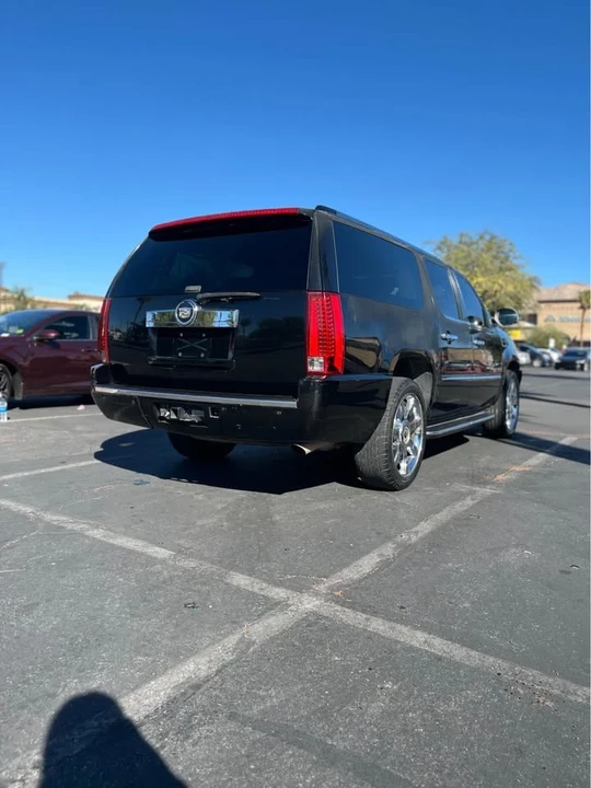 2007 Cadillac Escalade & EXT 3rd Gen - Image 2 of 17