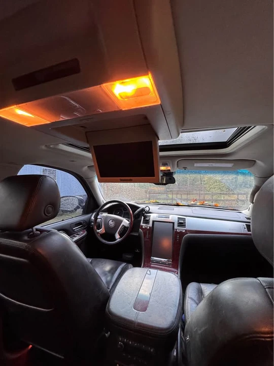 2007 Cadillac Escalade & EXT 3rd Gen - Image 10 of 15
