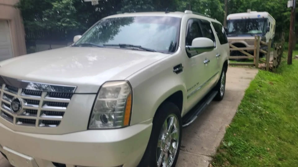 2007 Cadillac Escalade & EXT 3rd Gen - Image 2 of 20