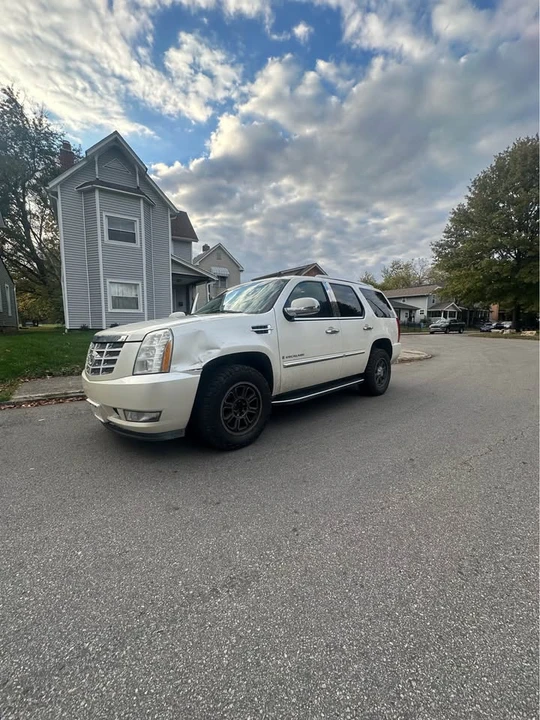 2007 Cadillac Escalade & EXT 3rd Gen - Image 2 of 19