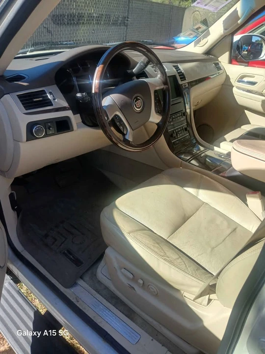 2007 Cadillac Escalade & EXT 3rd Gen - Image 5 of 8