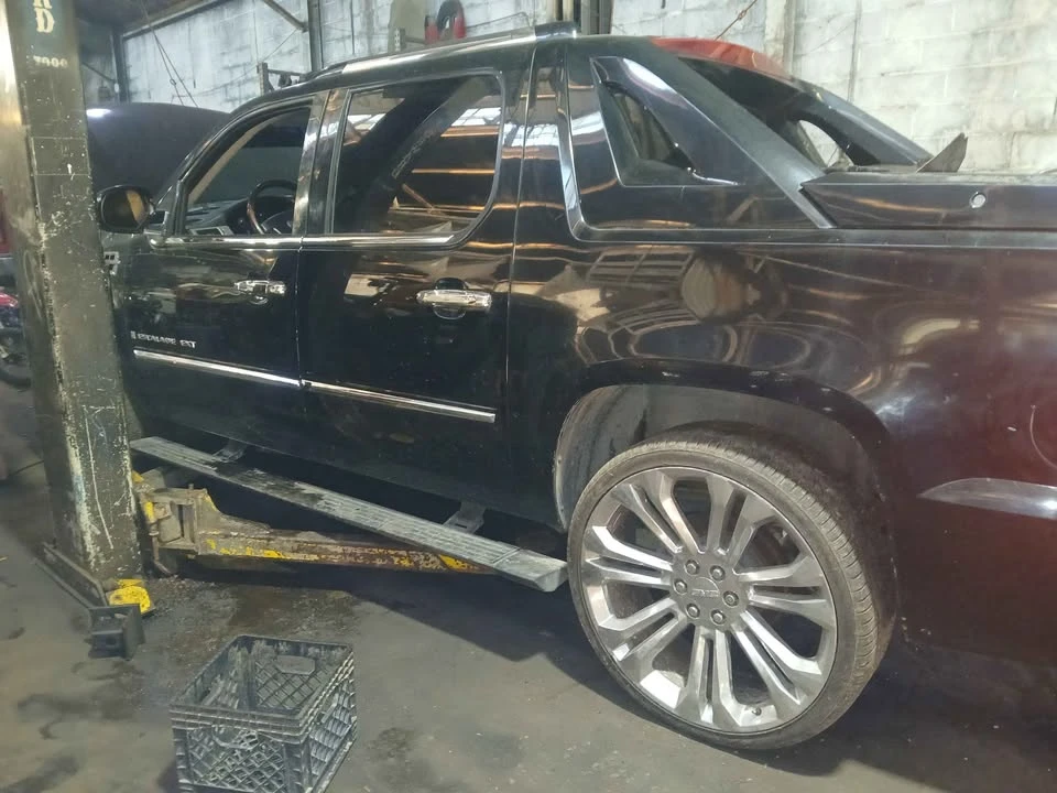 2007 Cadillac Escalade & EXT 3rd Gen - Image 2 of 9
