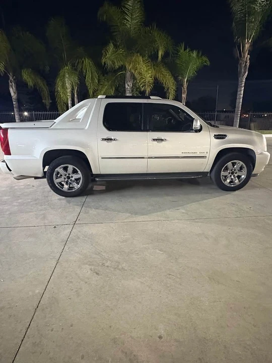 2007 Cadillac Escalade & EXT 3rd Gen - Image 5 of 8