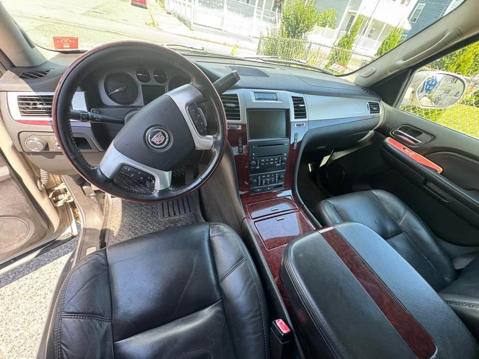 2007 Cadillac Escalade & EXT 3rd Gen - Image 8 of 15