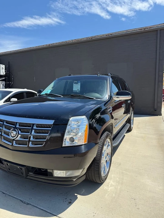 2007 Cadillac Escalade & EXT 3rd Gen - Image 2 of 19