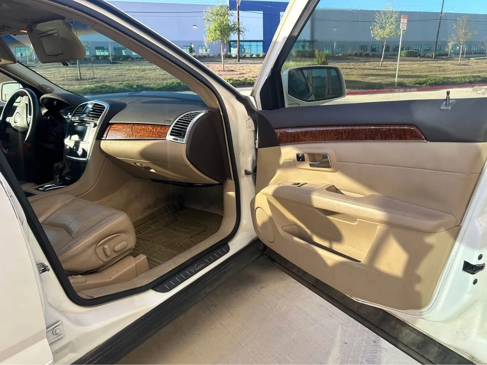 2007 Cadillac SRX - Image 13 of 16