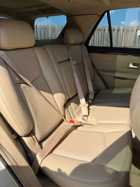 2007 Cadillac SRX - Image 10 of 13