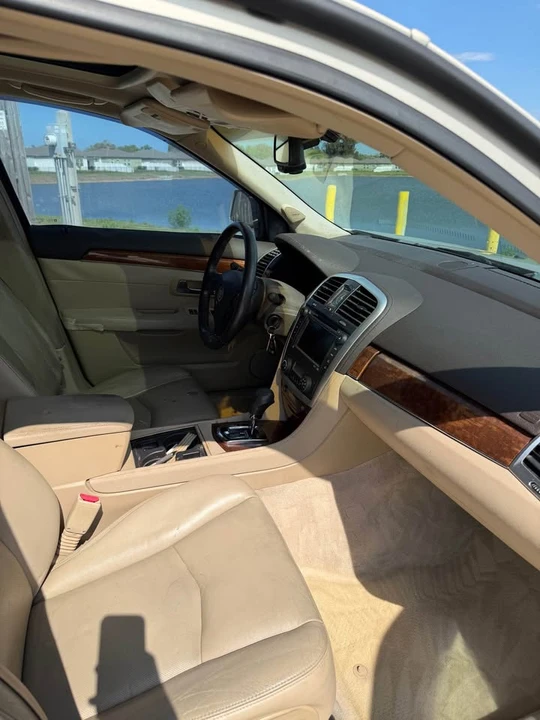 2007 Cadillac SRX - Image 8 of 13