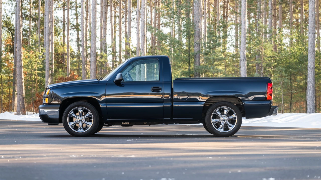 2007 Chevrolet Silverado - Image 2 of 30