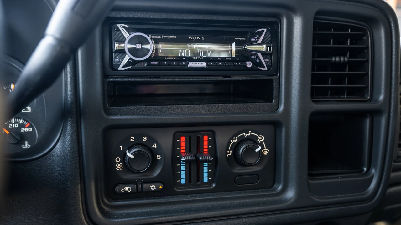 2007 Chevrolet Silverado - Image 24 of 30