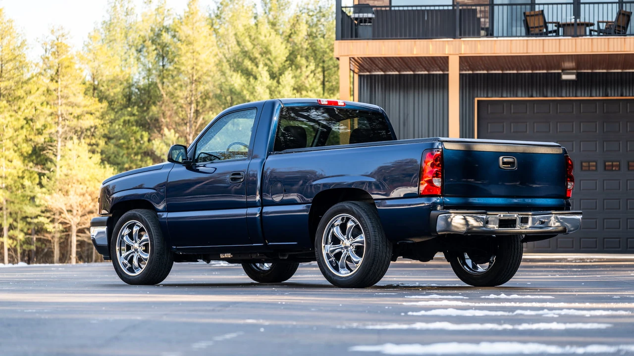 2007 Chevrolet Silverado - Image 3 of 30