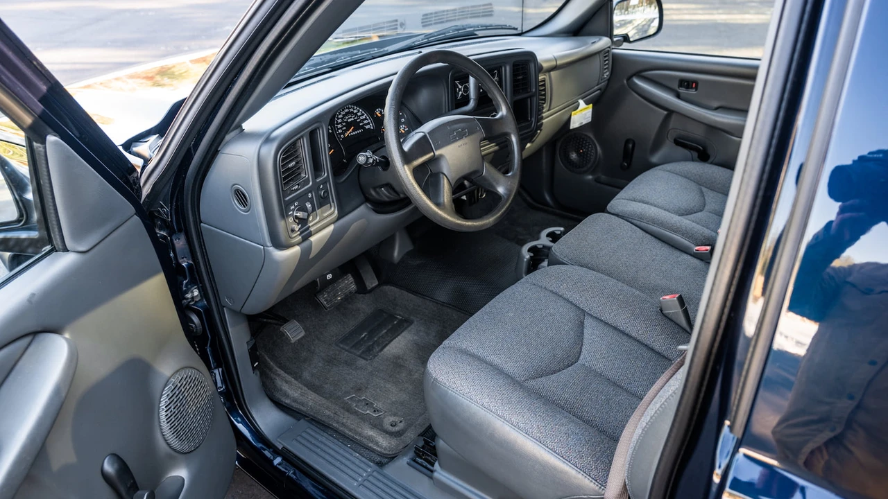 2007 Chevrolet Silverado - Image 4 of 30
