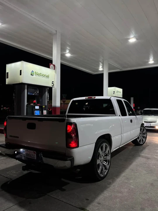2007 Chevrolet Silverado 2nd Gen - Image 2 of 3