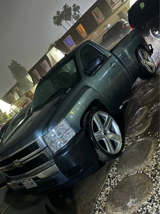 2007 Chevrolet Silverado 2nd Gen - Image 2 of 3