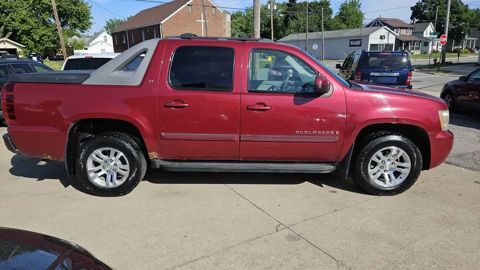 2007 Chevrolet Avalanche - Image 6 of 13