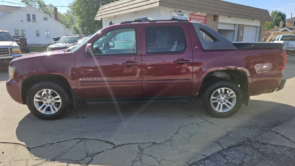 2007 Chevrolet Avalanche - Image 2 of 13