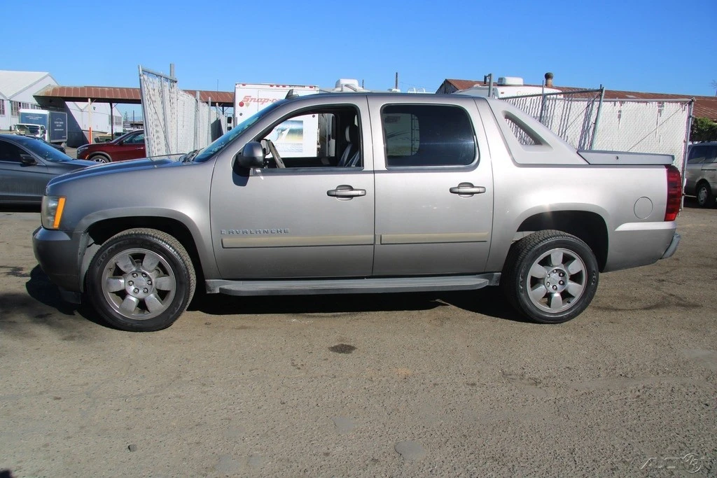 2007 Chevrolet Avalanche - Image 3 of 21