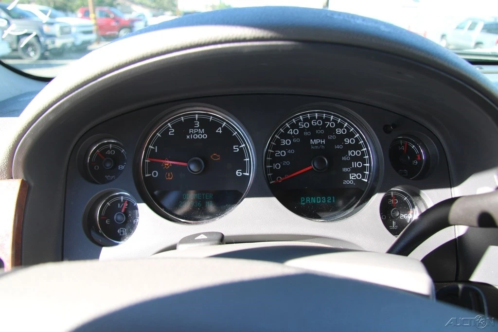 2007 Chevrolet Avalanche - Image 16 of 21