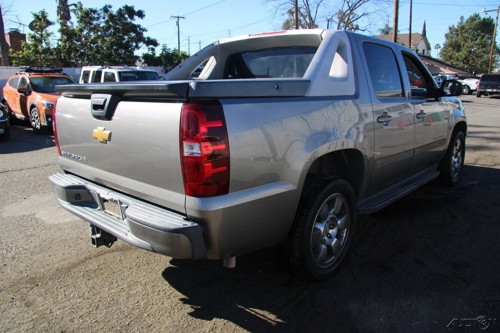 2007 Chevrolet Avalanche - Image 6 of 21