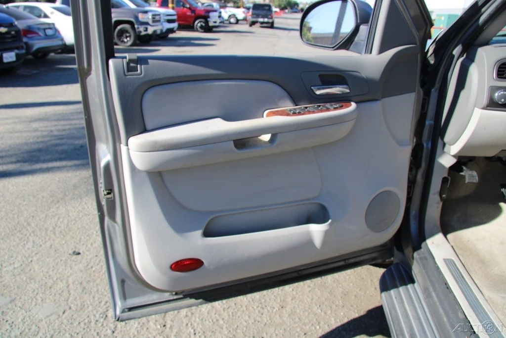 2007 Chevrolet Avalanche - Image 13 of 21