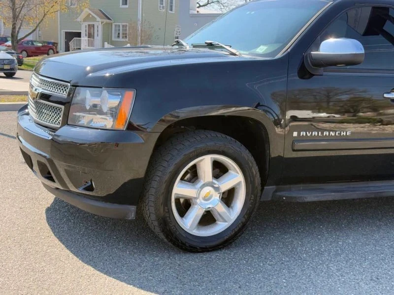 2007 Chevrolet Avalanche - Image 11 of 12