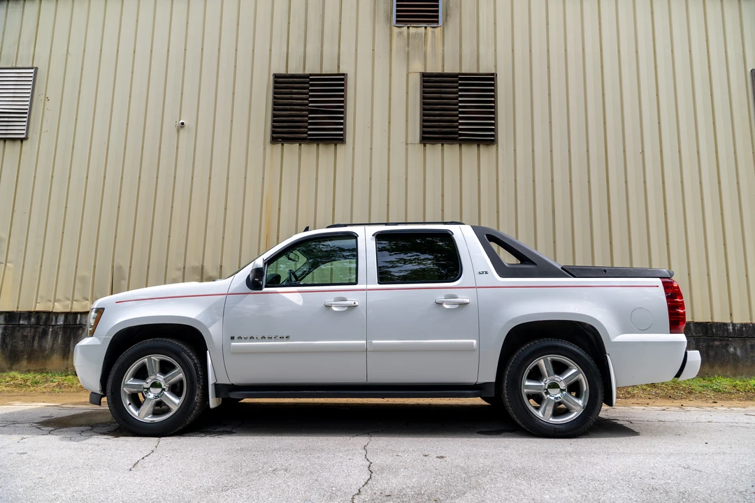 2007 Chevrolet Avalanche - Image 7 of 31