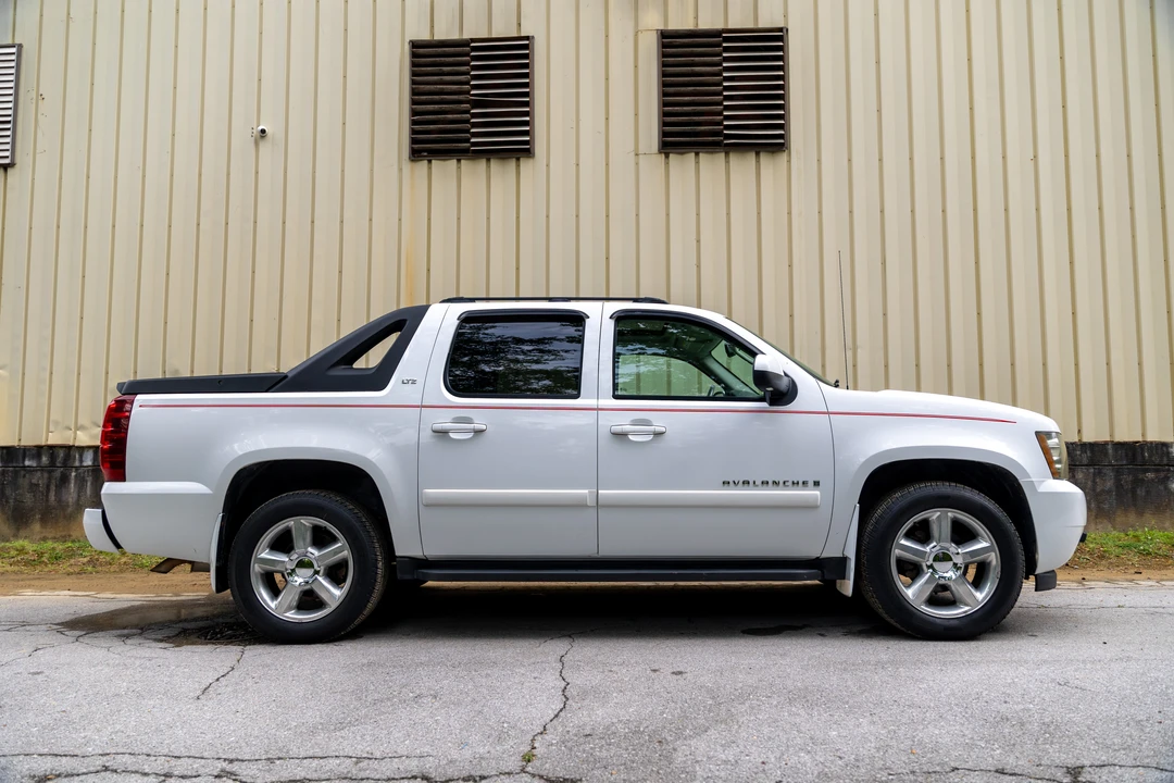 2007 Chevrolet Avalanche - Image 12 of 31