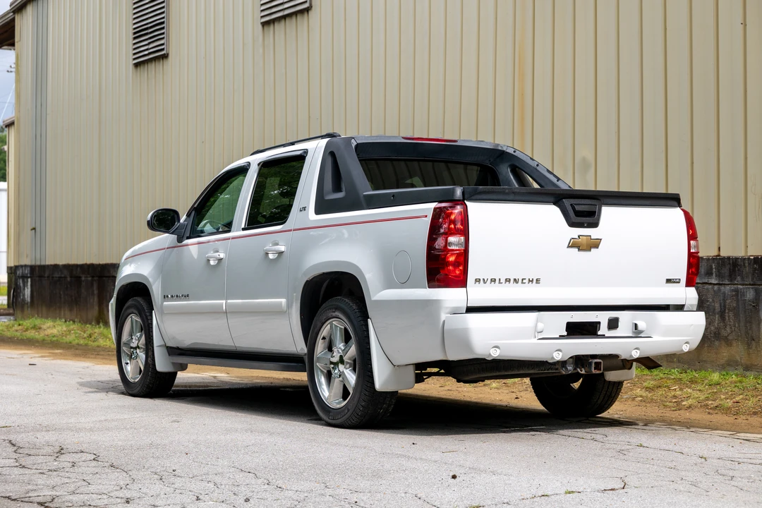 2007 Chevrolet Avalanche - Image 8 of 31