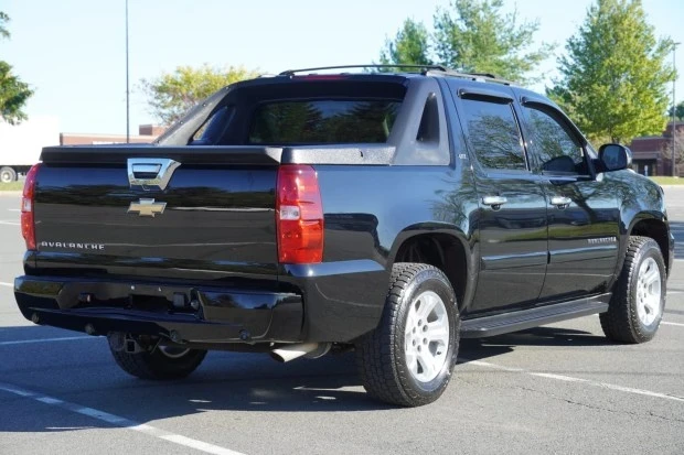2007 Chevrolet Avalanche - Image 2 of 7