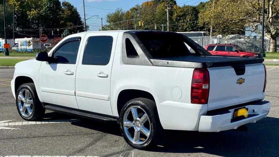 2007 Chevrolet Avalanche - Image 11 of 12