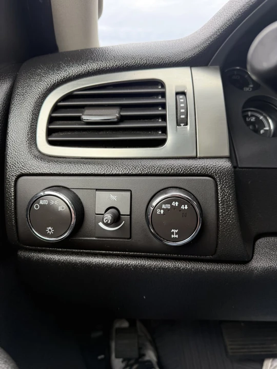 2007 Chevrolet Avalanche - Image 14 of 24