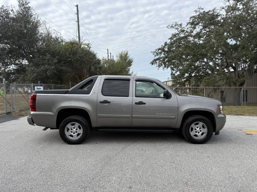 2007 Chevrolet Avalanche - Image 2 of 24